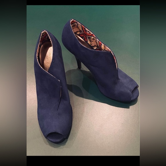 Womens Blue Faux Suede Heels, Size 9 - Picture 2 of 5